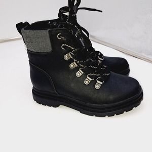 Art Class Black Hiking Padded Top Lace Up Ankle Lug Sole Boots 13